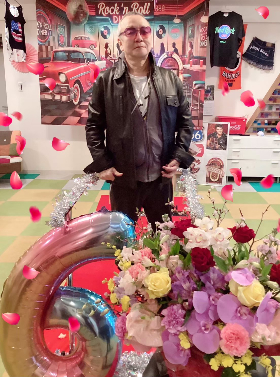 LINE_ALBUM_6周年ロック加工後_260524_8