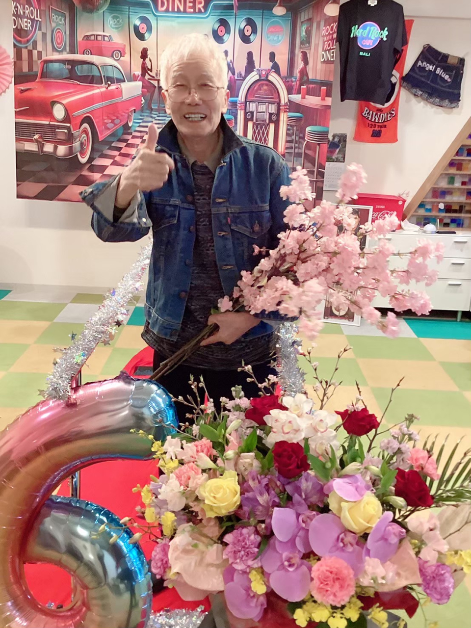 LINE_ALBUM_6周年ロック加工後_260524_5